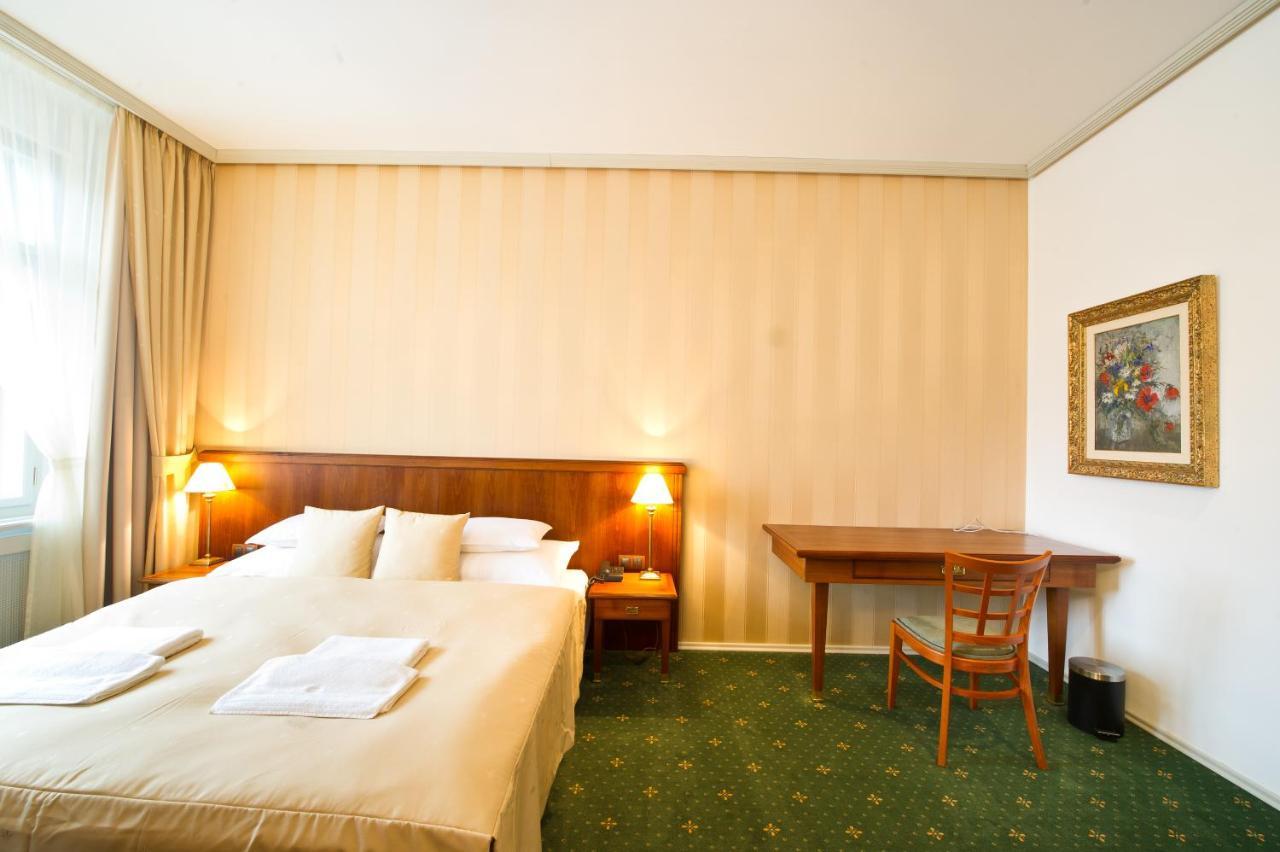 Hotel Slavie เปเลอจิมอฟ ภายนอก รูปภาพ