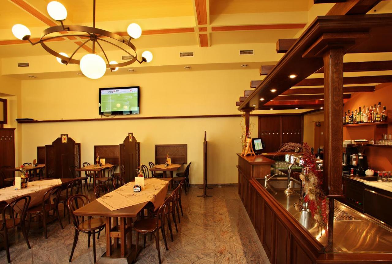 Hotel Slavie เปเลอจิมอฟ ภายนอก รูปภาพ