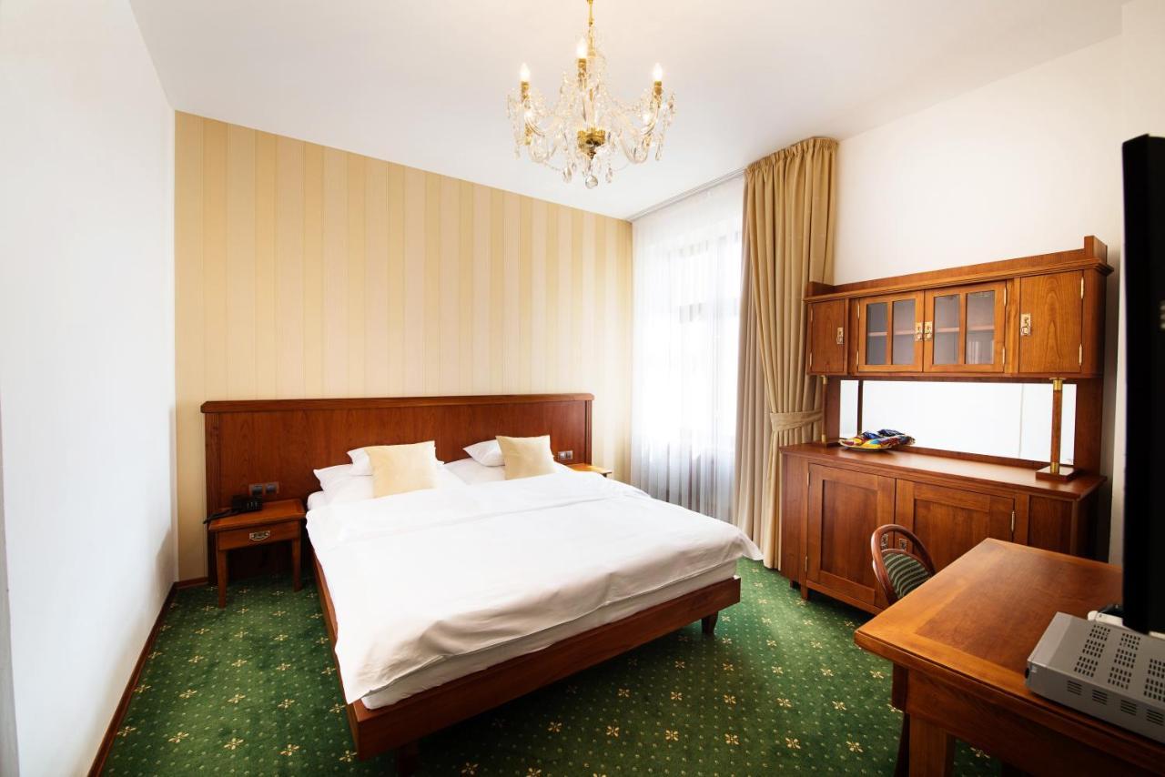 Hotel Slavie เปเลอจิมอฟ ภายนอก รูปภาพ